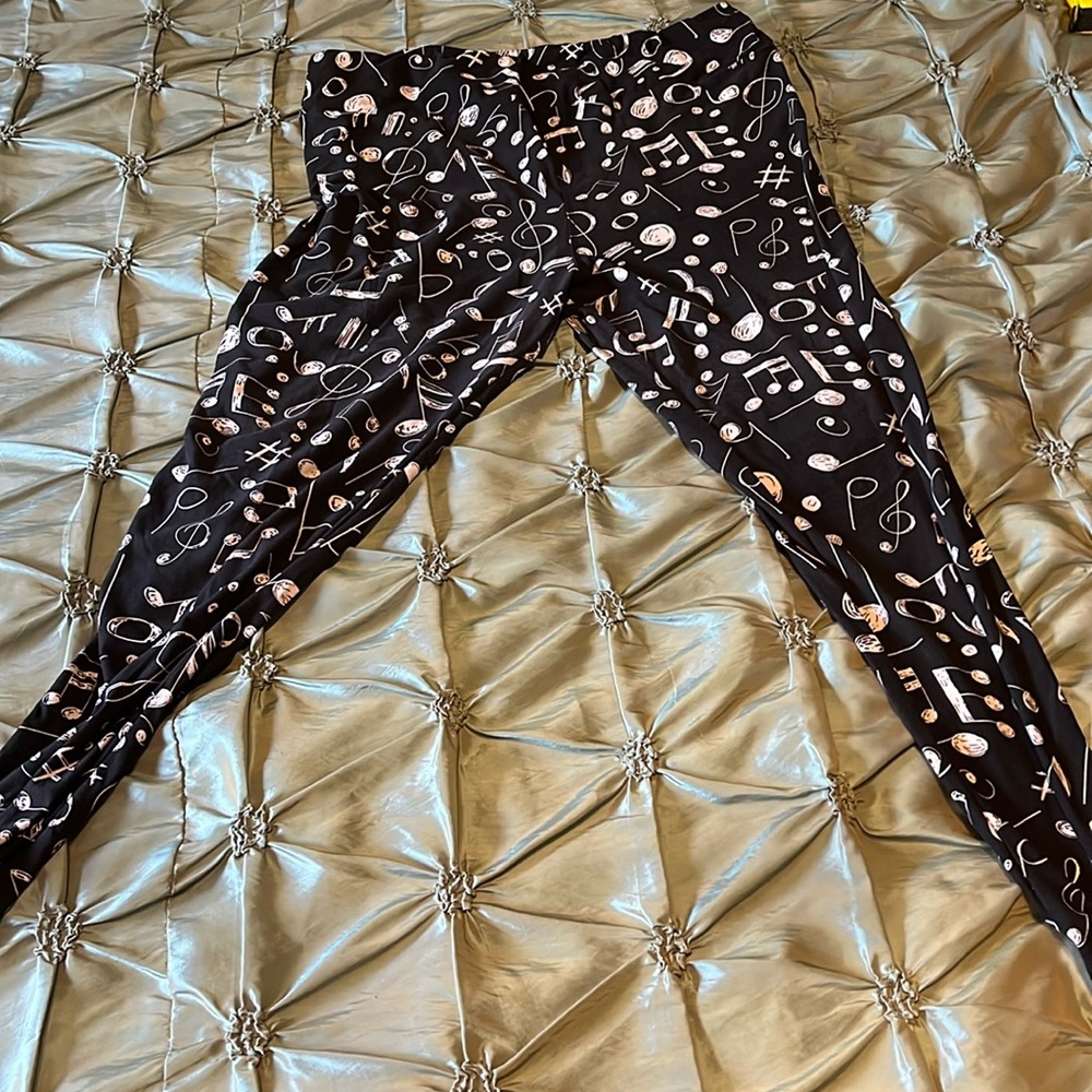 TC2  Black w/cream music notes and symbols LulaRoe leggings